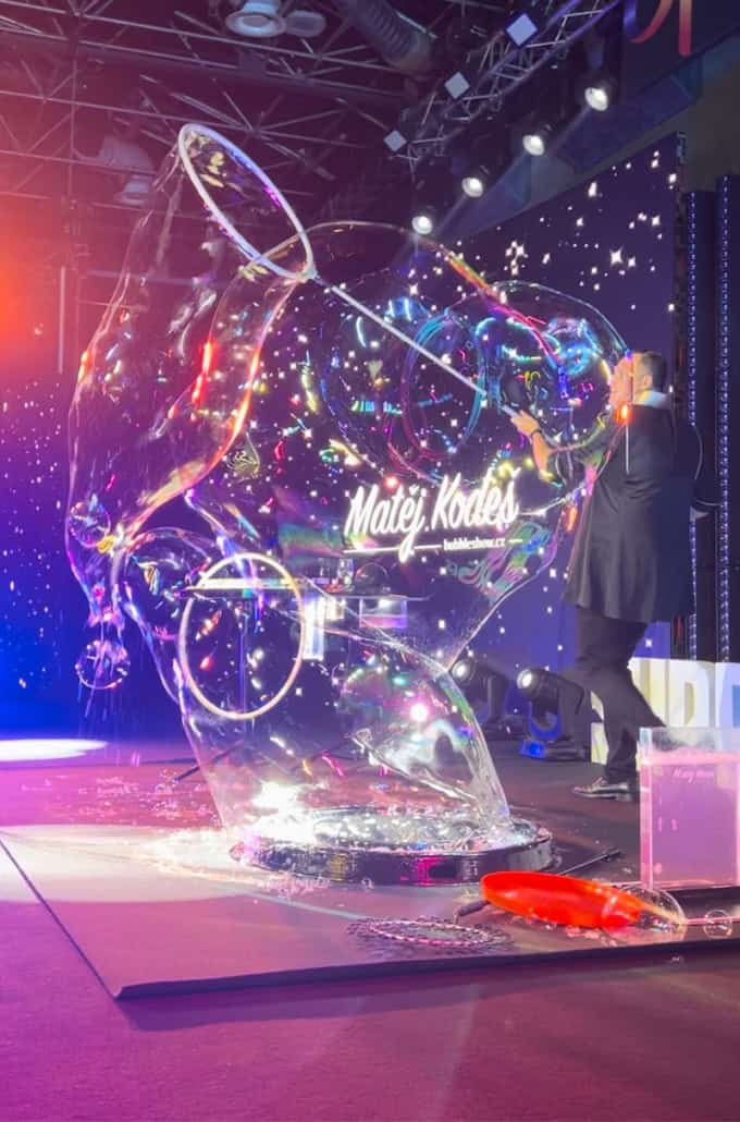 Matěj Kodeš, bublinová show