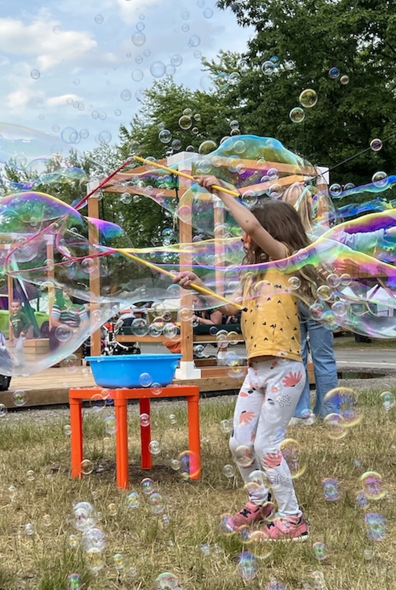 bubble workshop s mega bublinami Bublinová dílna s animátorem